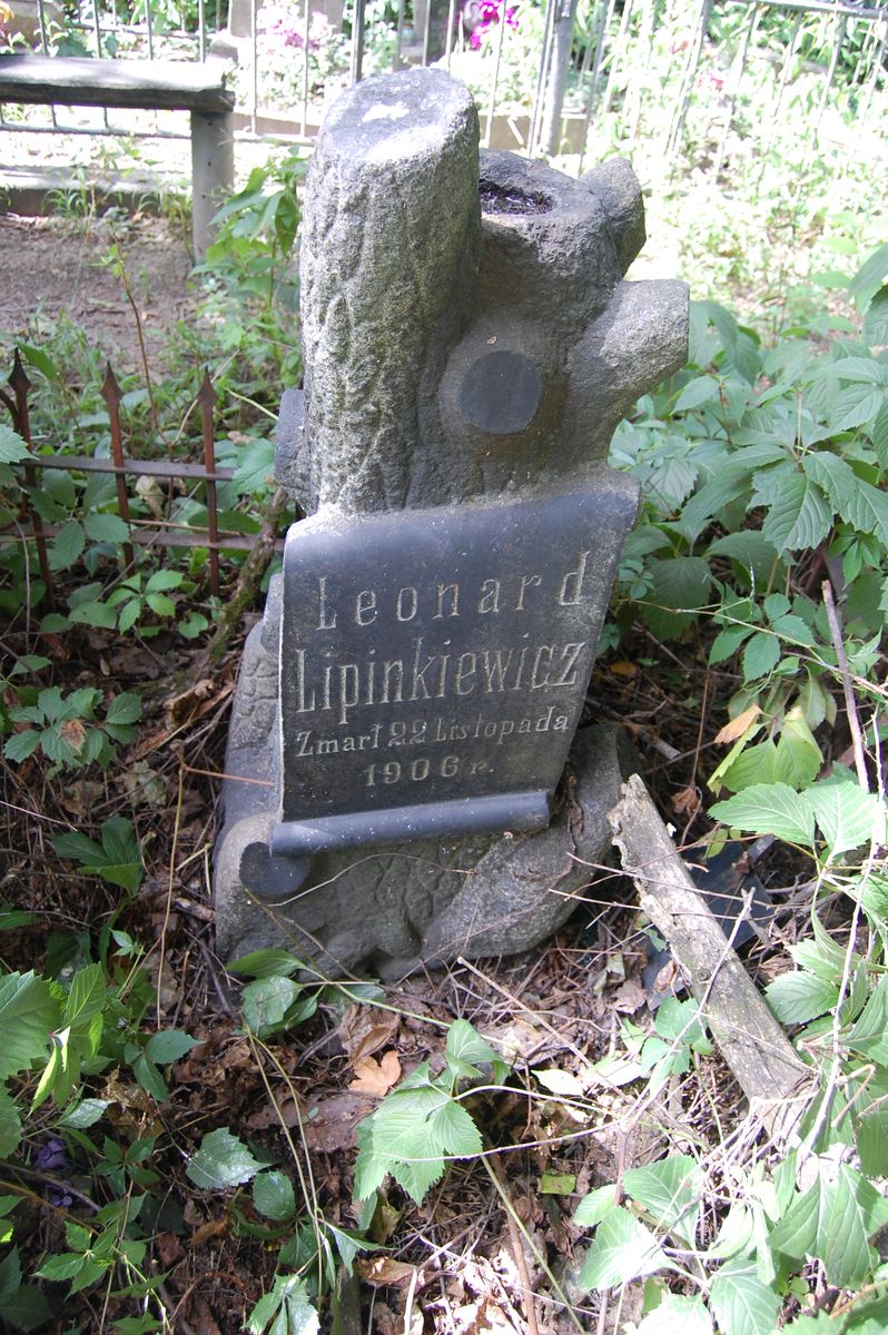 Tombstone of Leonard Lipinkevich, as of 2022