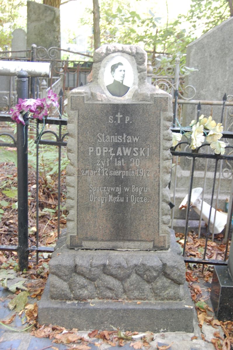 Tombstone of Stanisław Popławski, as of 2022