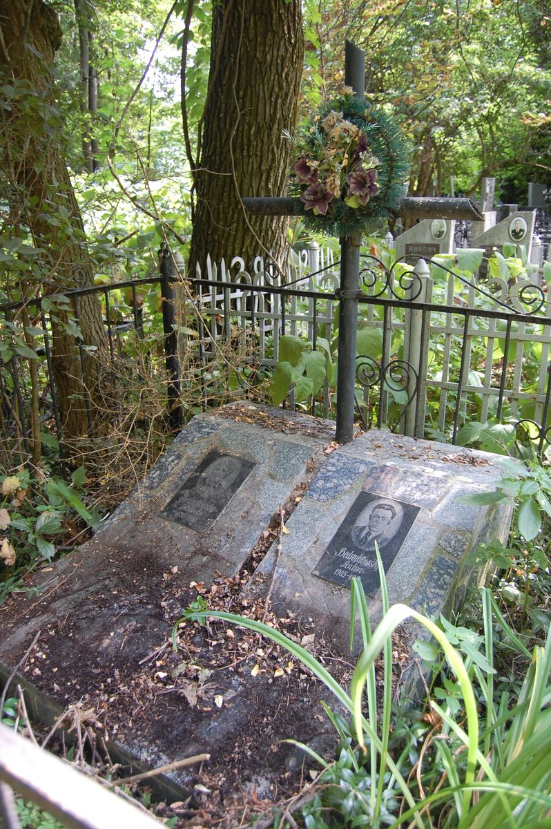 Tombstone of Anton and Elisabeth Bedrykowski, as of 2022