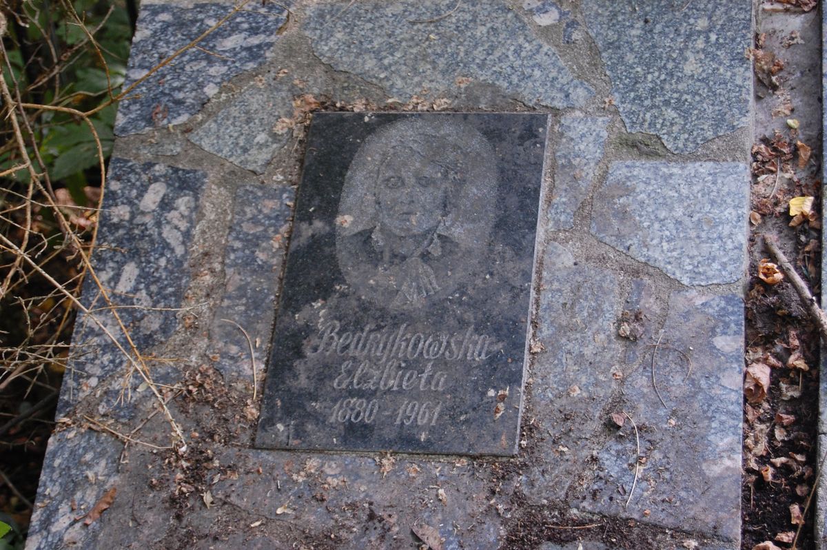 Tombstone of Elisabeth Bedrykowska, as of 2022