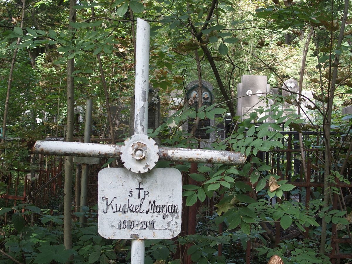 Tombstone of Marian Kuckiel, state of 2022