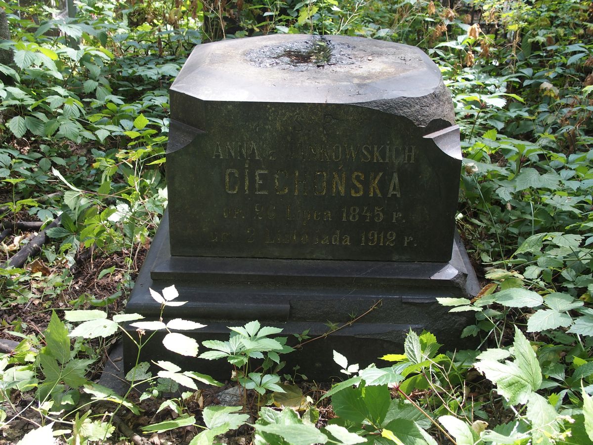 Tombstone of Anna Ciechońska, Bajkowa cemetery in Kiev, as of 2021