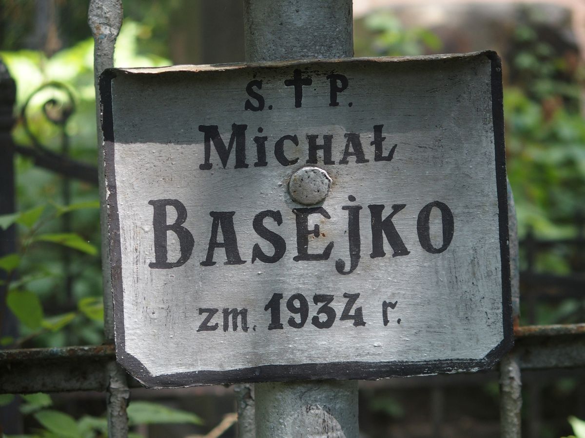Napis z nagrobka Michała Basejko, cmentarz Bajkowa w Kijowie, stan z 2021