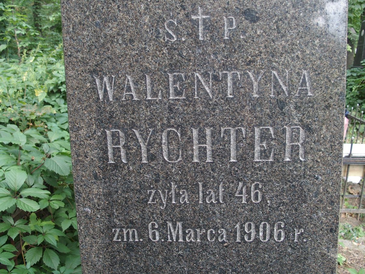 Napis z nagrobka Walentyny Rychter, cmentarz Bajkowa w Kijowie, stan z 2021