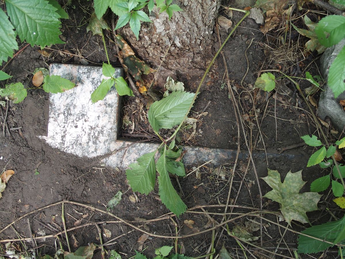Krzyż z nagrobka Ludwiki Bałbaszewskiej, cmentarz Bajkowa w Kijowie, stan z 2021