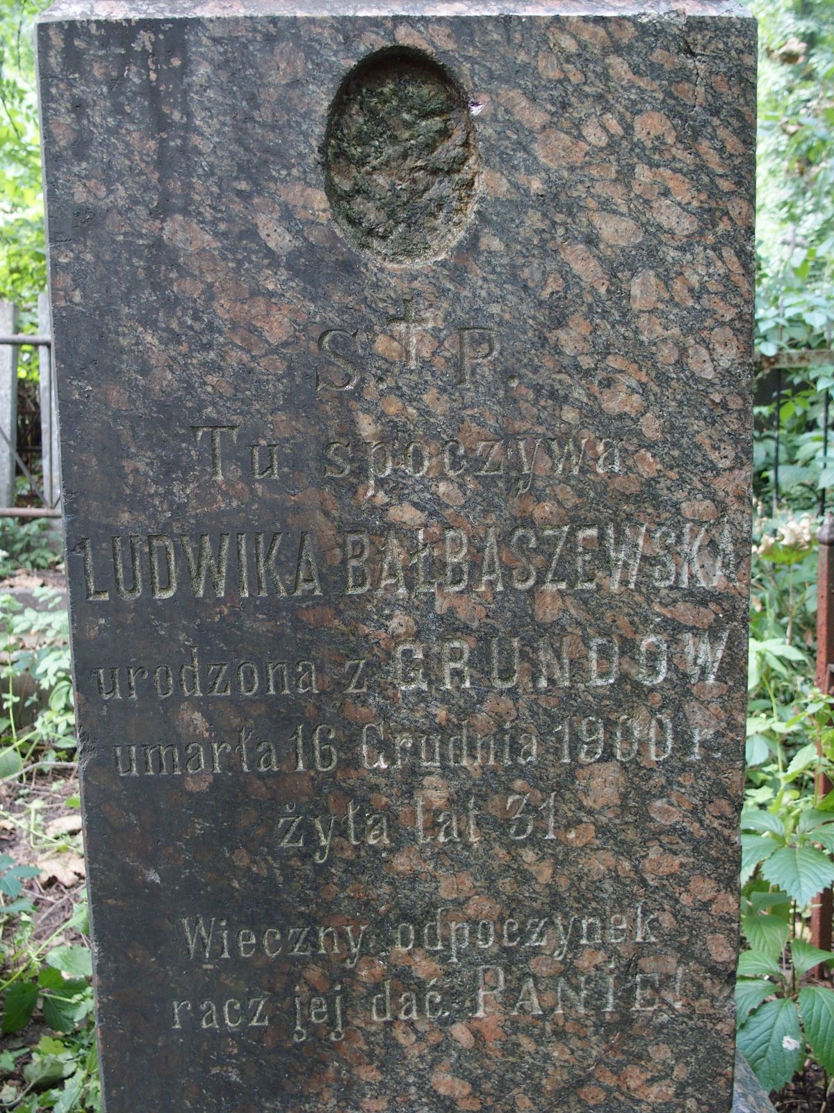 Napis z nagrobka Ludwiki Bałbaszewskiej, cmentarz Bajkowa w Kijowie, stan z 2021