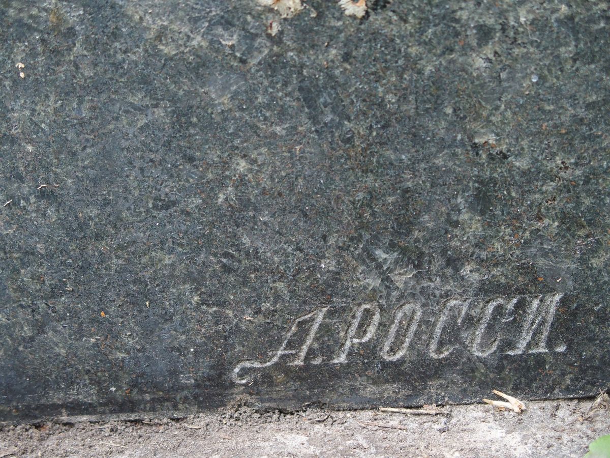 Sygnatura z nagrobka Antoniego Pawłowicza, cmentarz Bajkowa w Kijowie, stan z 2021