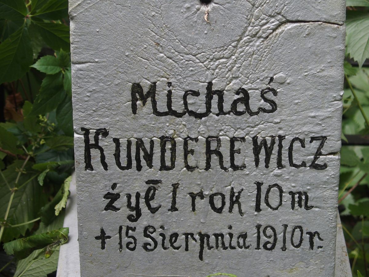 Napis z nagrobka Michała Kunderewicza (Michasia), cmentarz Bajkowa w Kijowie, stan z 2021