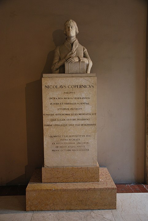 Fotografia przedstawiająca Popiersie Mikołaja Kopernika na Uniwersytet w Bolonii