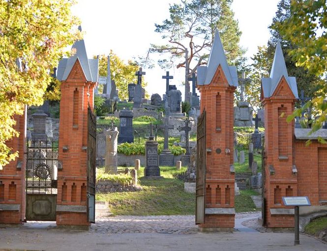 Brama cmentarza na Rossie w Wilnie