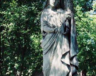 Figura z nagrobka Ignacego Malarewicza, cmentarz w Mielnicy Podolskiej, 2004