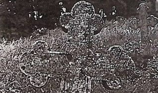 Nagrobek Marianny Czechowskiej z krzyżem na prostym cokole. Krzyż z żłobkiem i ramionami w kształcie trójliścia, z symetrycznymi półwałkami u dołu. Inskrypcja ryta na licu.