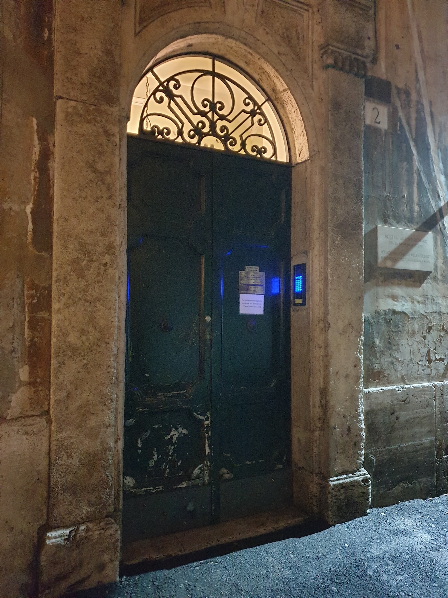 Fotografia przedstawiająca Zbiory biblioteczne Stacji Naukowej Polskiej Akademii Nauk w Rzymie