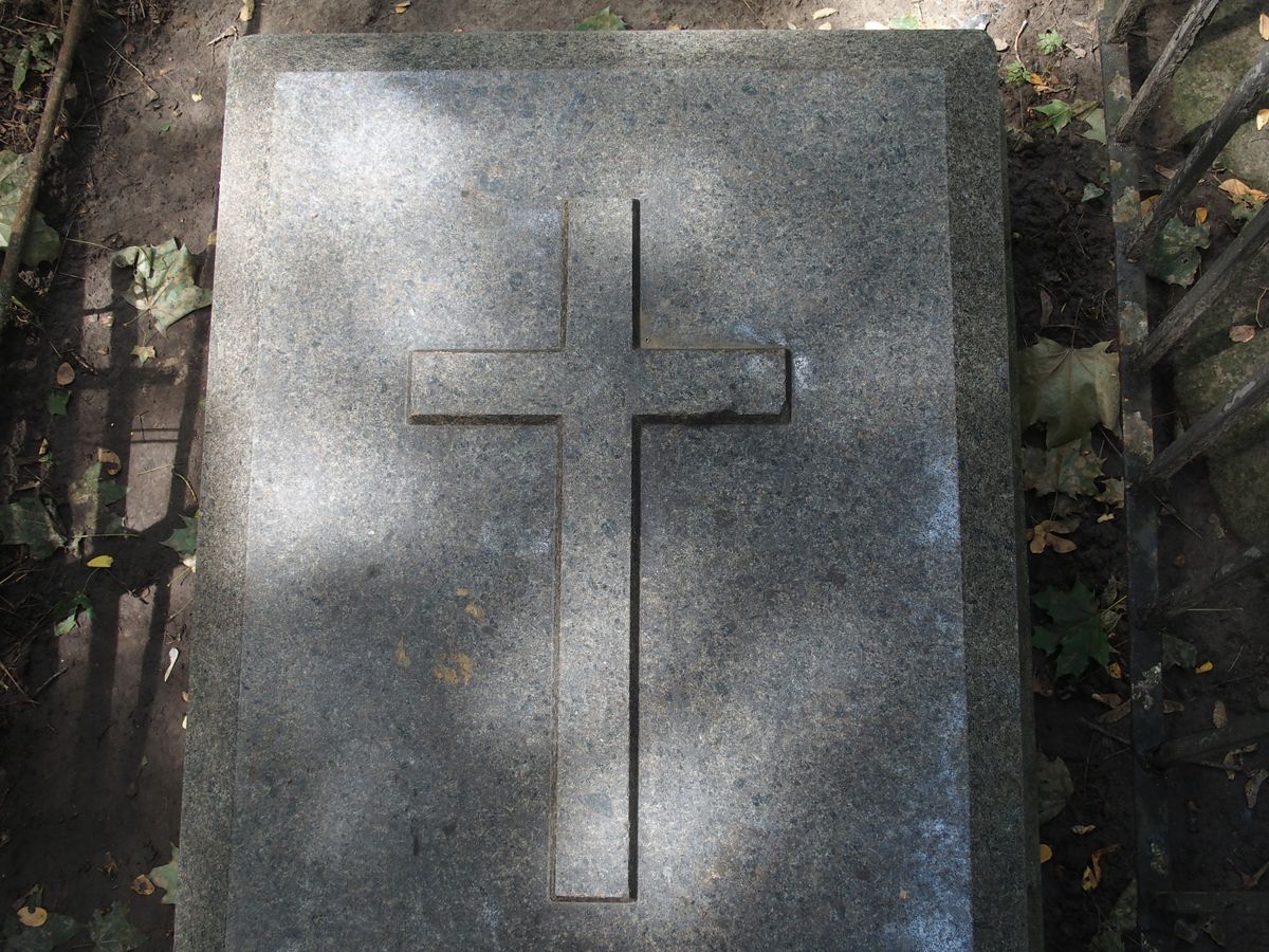 Detal z nagrobka Franciszka Stachowicza, cmentarz Bajkowa w Kijowie, stan z 2021