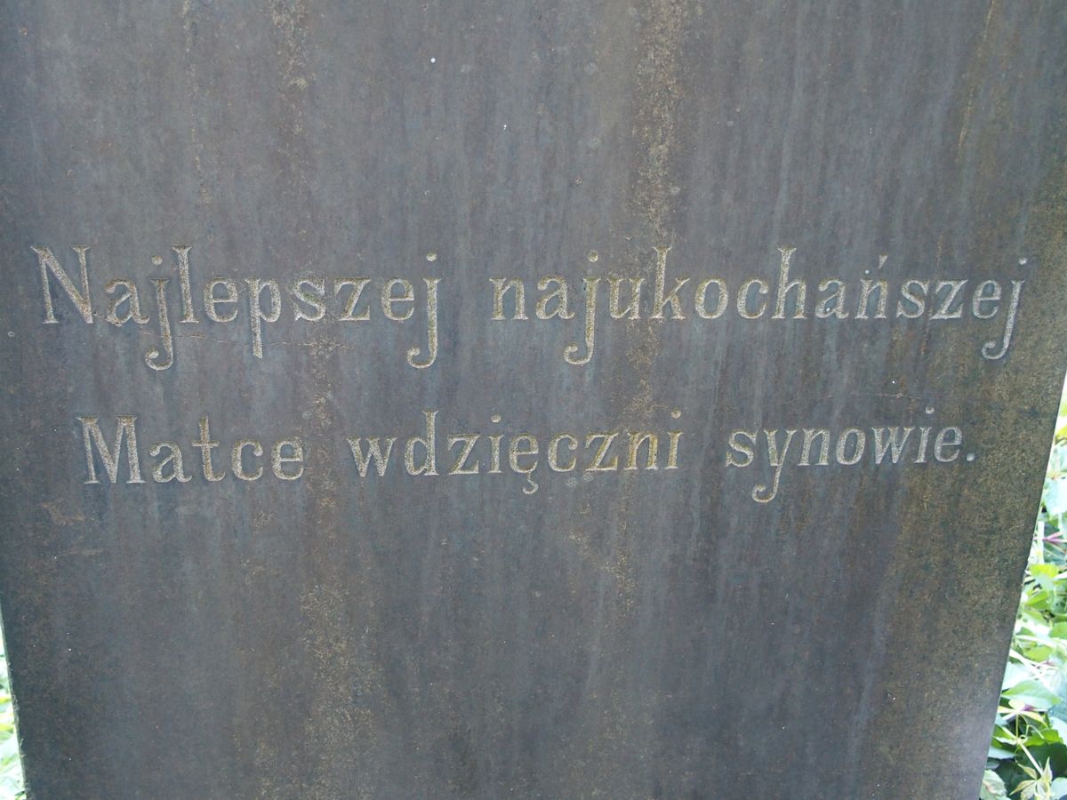 Napis z nagrobka Wiktorii Kruszyńskiej, cmentarz Bajkowa w Kijowie, stan z 2021