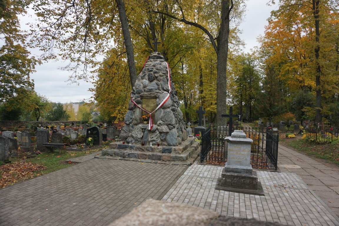 Pomnik legionistów zmarłych w 1920 r. spoczywających na cmentarzu katolickim