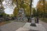 Fotografia przedstawiająca Pomnik żołnierzy Wojska Polskiego zmarłych z ran w wojnie polsko-bolszewickiej, spoczywających na cmentarzu katolickim