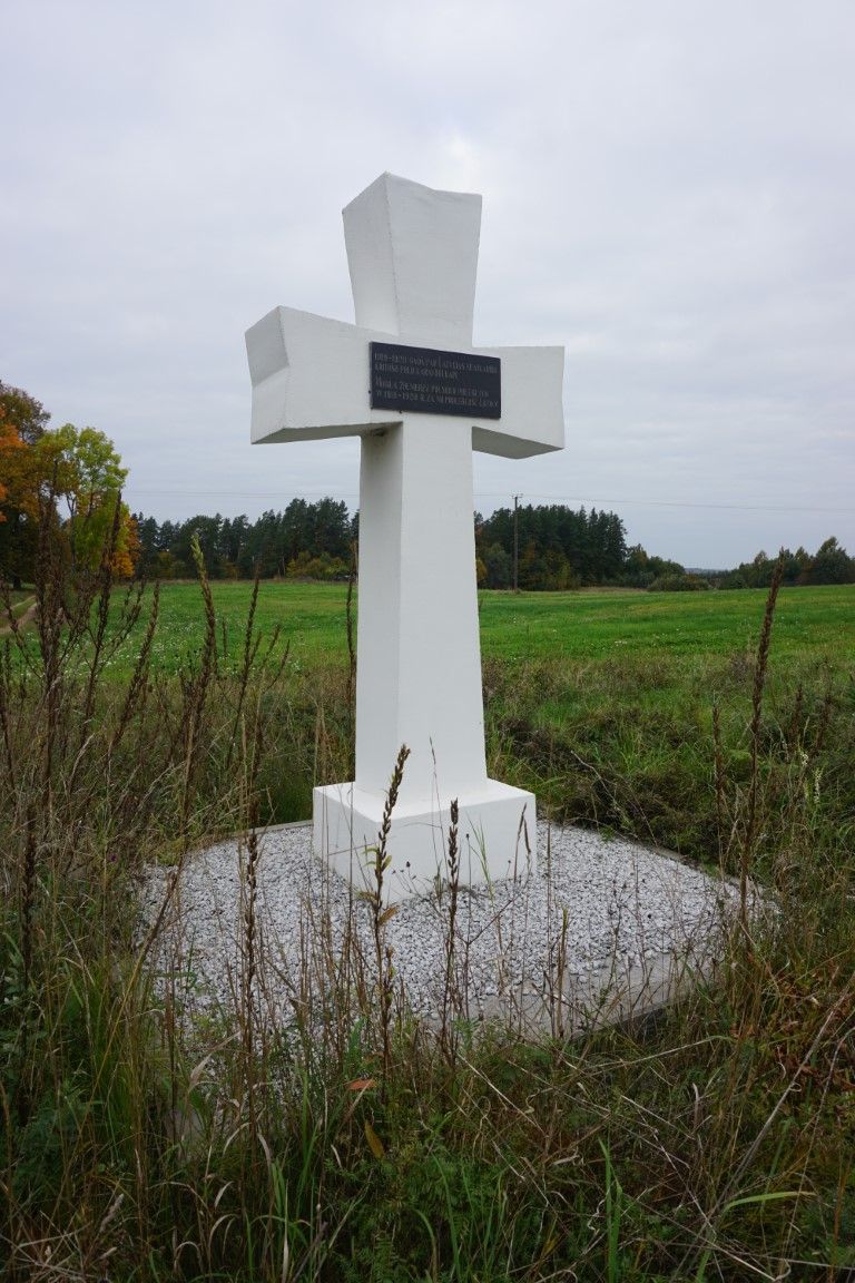 Cross-monument on the grave of Polish legionaries from 1919.