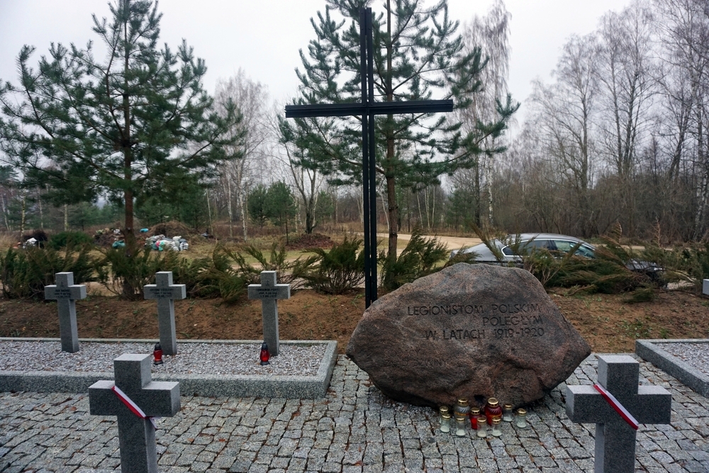 Fotografia przedstawiająca Kwatera na cmentarzu katolickim żołnierzy Wojska Polskiego poległych w wojnie polsko-bolszewickiej