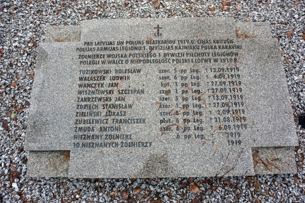 Fotografia przedstawiająca Kwatera na cmentarzu katolickim żołnierzy Wojska Polskiego poległych w wojnie polsko-bolszewickiej