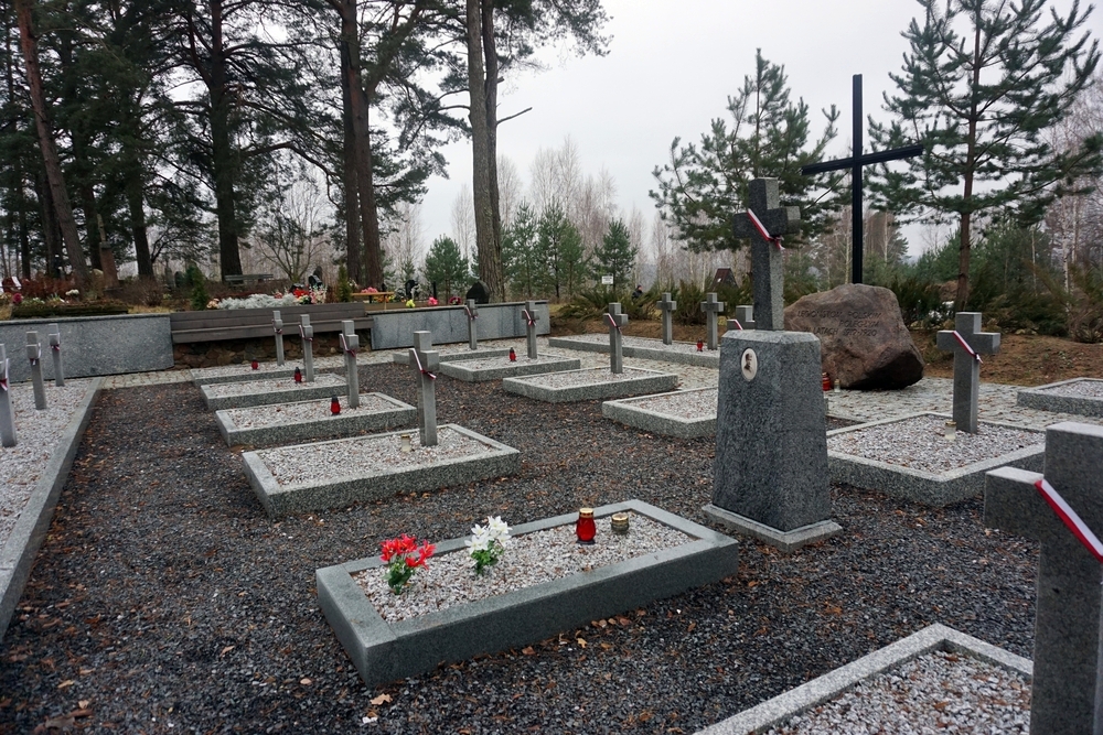Fotografia przedstawiająca Kwatera na cmentarzu katolickim żołnierzy Wojska Polskiego poległych w wojnie polsko-bolszewickiej