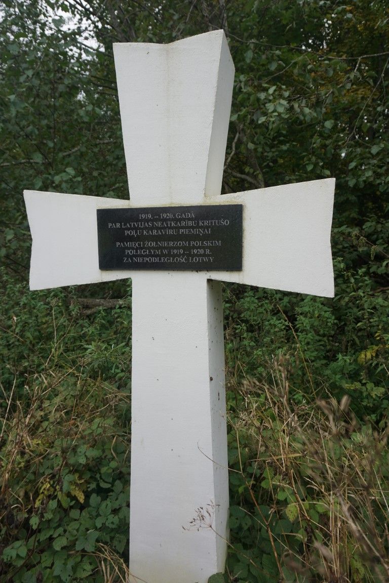 Cross near the grave of four Polish legionaries on the Dvina River