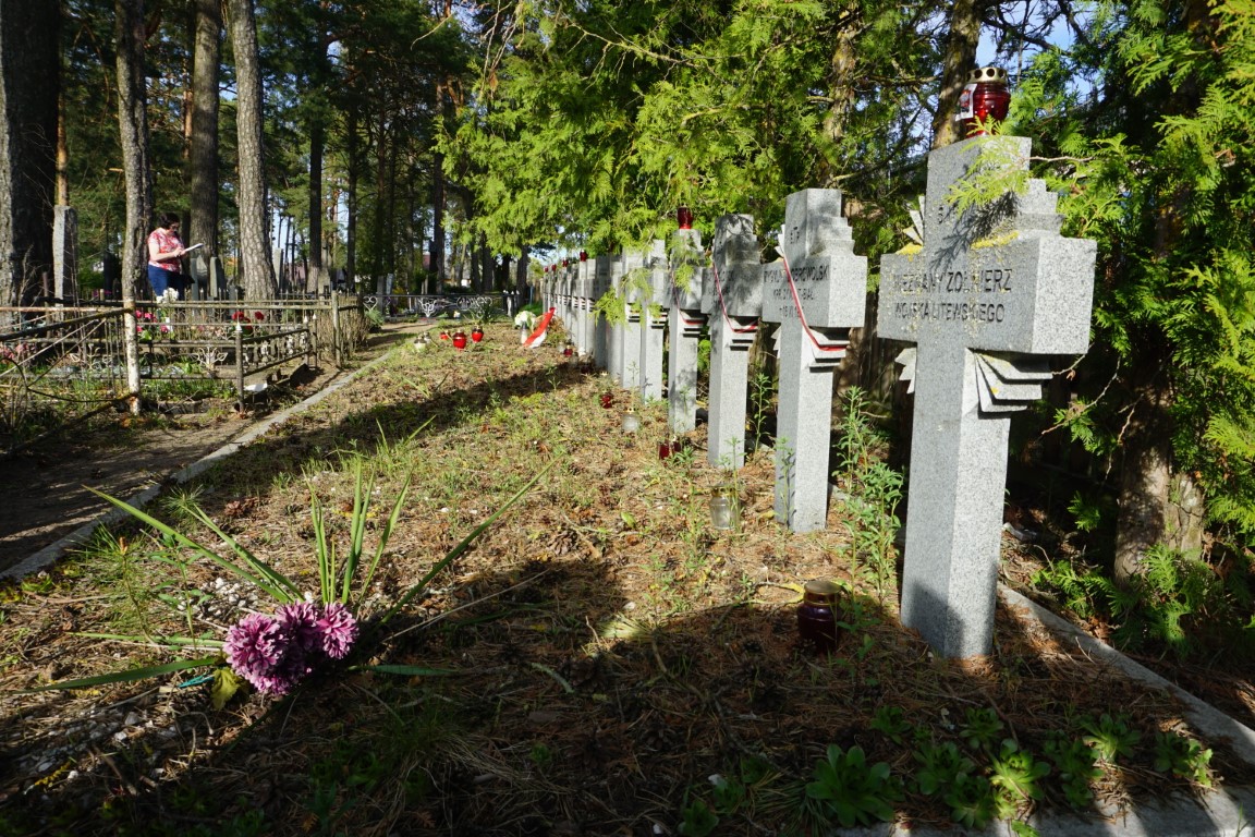 The quarters of Polish Army soldiers killed between 1919 and 1920 and police officers who died in 1923.