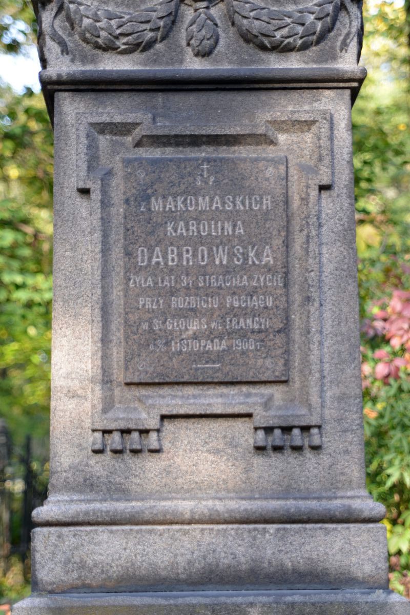 Napis z nagrobka Karoliny Dąbrowskiej, cmentarz Bajkowa w Kijowie, stan z 2021