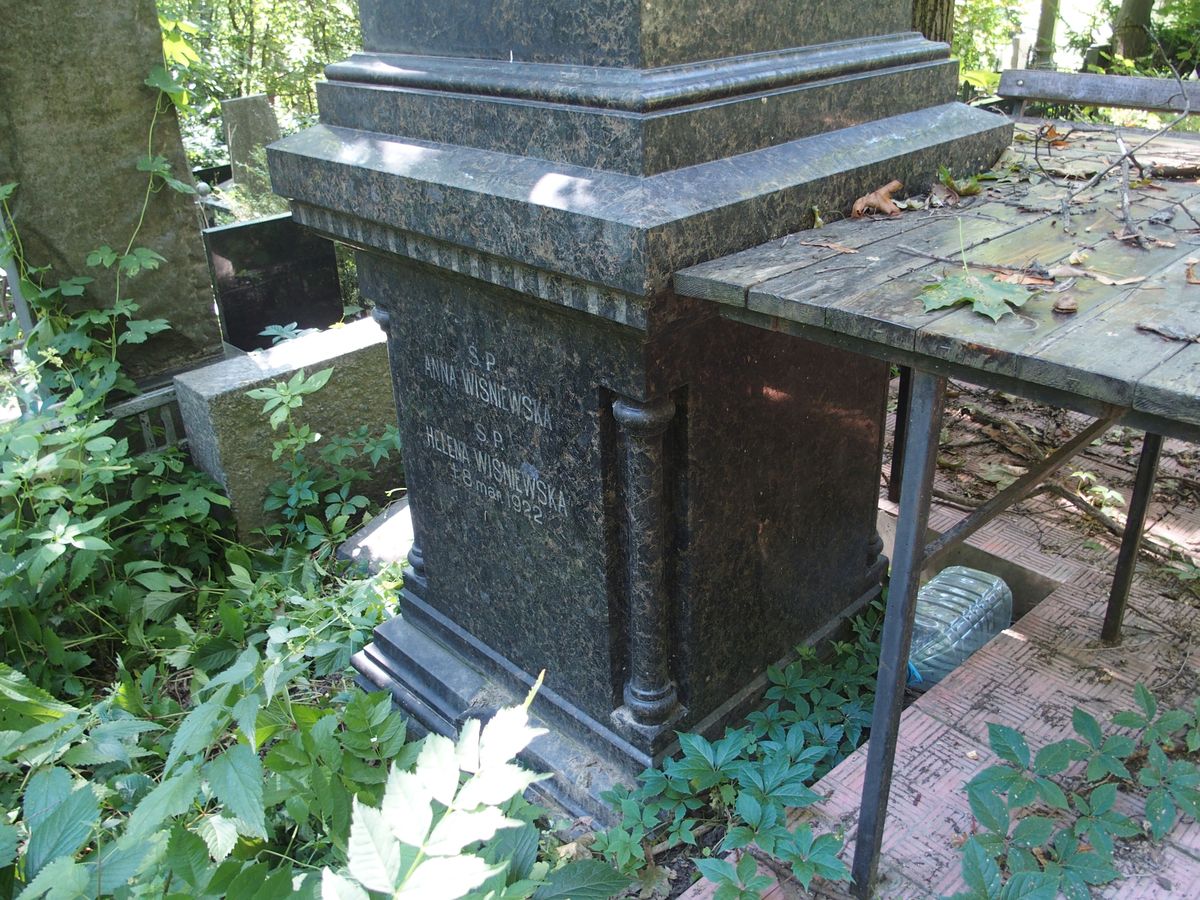 Tombstone of Anna Wisniewska, Helena Wisniewska, Konstantin Wisniewski, Baykova cemetery in Kiev, state in 2021