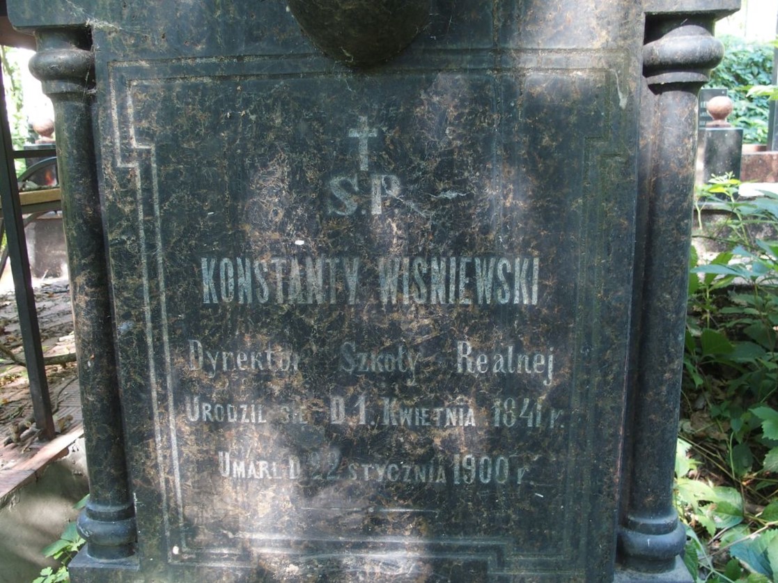 Napis z nagrobka Anny Wiśniewskiej, Heleny Wiśniewskiej, Konstantego Wiśniewskiego, cmentarz Bajkowa w Kijowie, stan w 2021