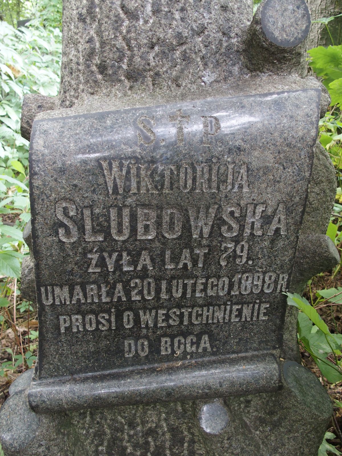 Inscription from the gravestone of Victoria Slubovskaya, Baikal cemetery, Kyiv, as of 2021