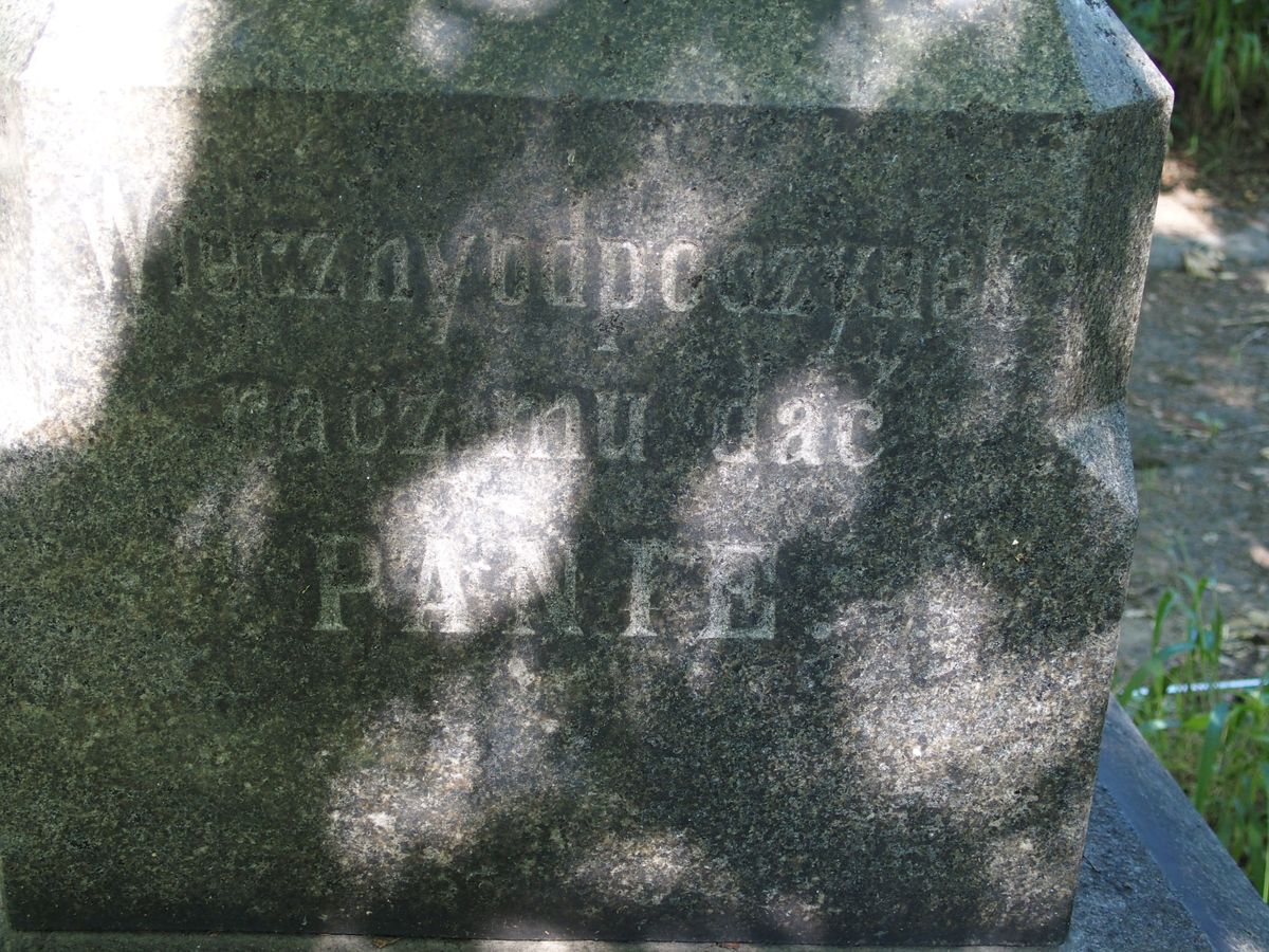 Napis z nagrobka Adolfa Fraiponta