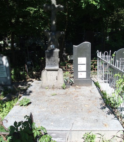 Nagrobek Andrzeja Stefana Sozańskiego, Eleny Mertens Sozanskiej, Andreja Vadimoviča Sozanskiego, Anatolija Mihajloviča Popova