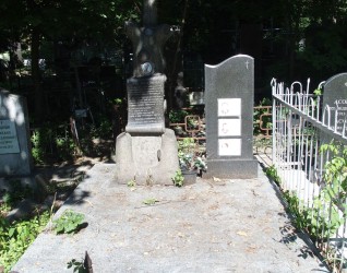 Nagrobek Andrzeja Stefana Sozańskiego, Eleny Mertens Sozanskiej, Andreja Vadimoviča Sozanskiego, Anatolija Mihajloviča Popova