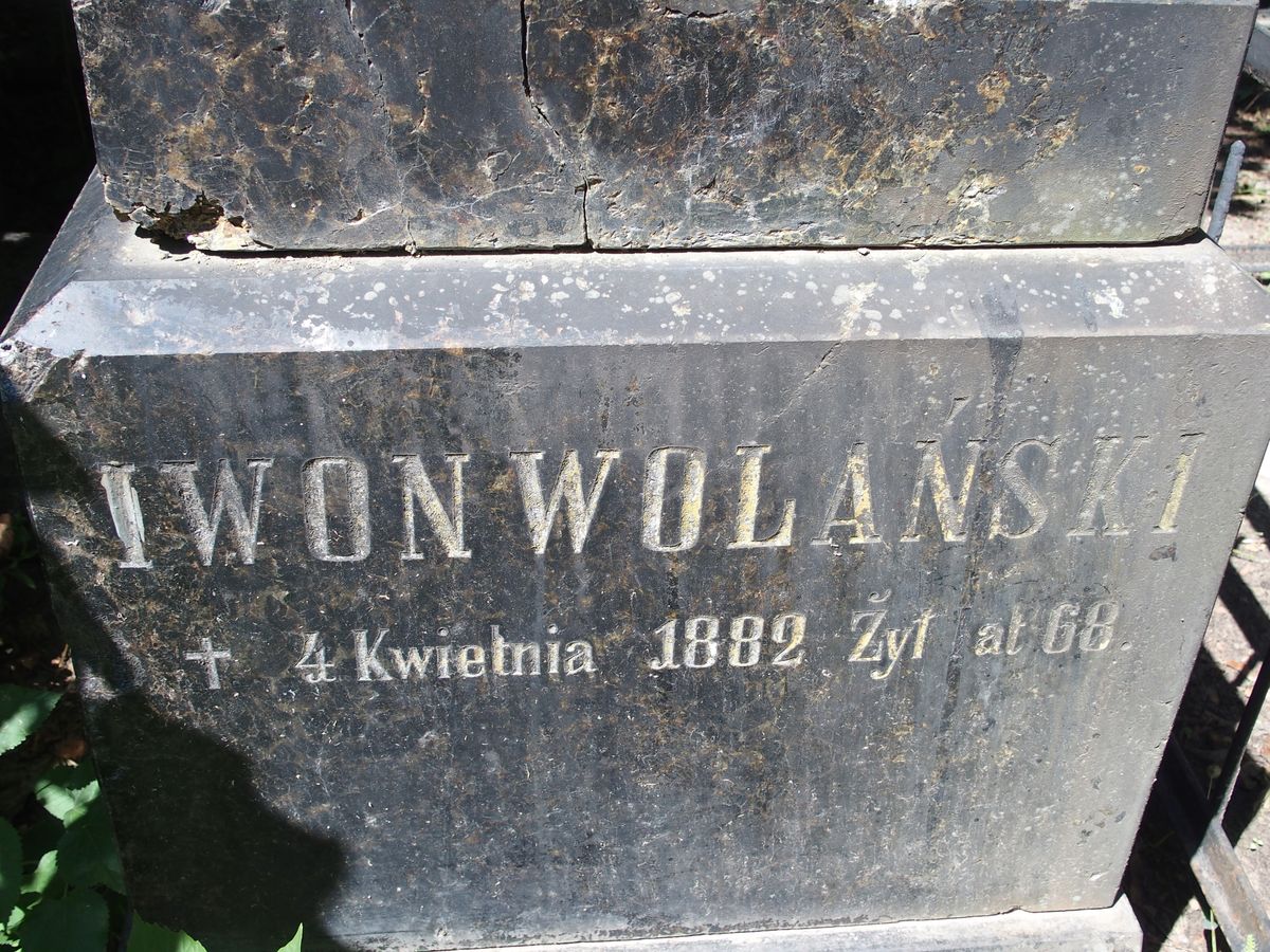 Inscription from the gravestone of Iwon Wolanski
