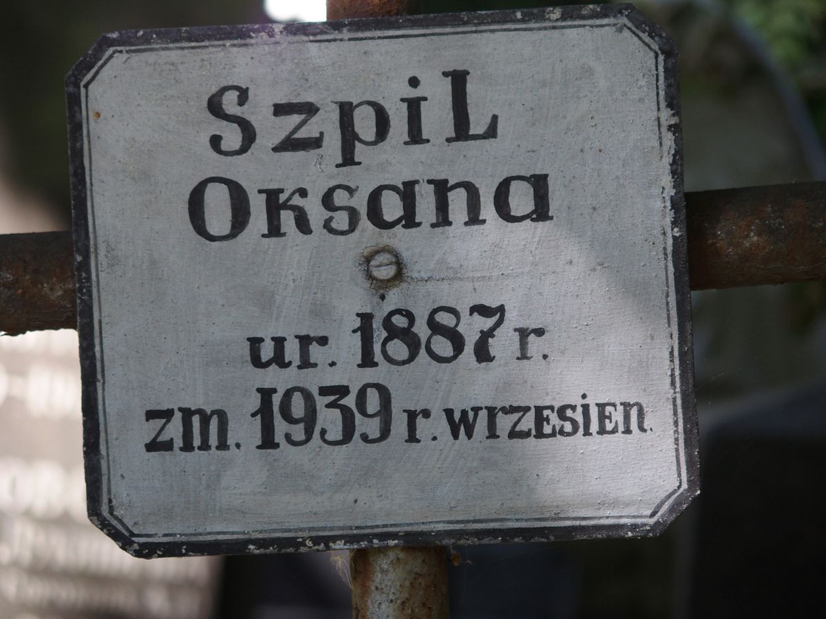 Inscription from Oksana Szpil's gravestone