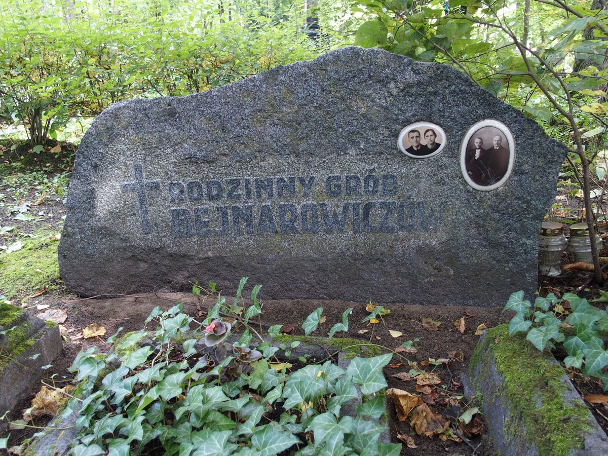 Tombstone of the Bejnarowicz family, St Michael's cemetery in Riga, as of 2021.