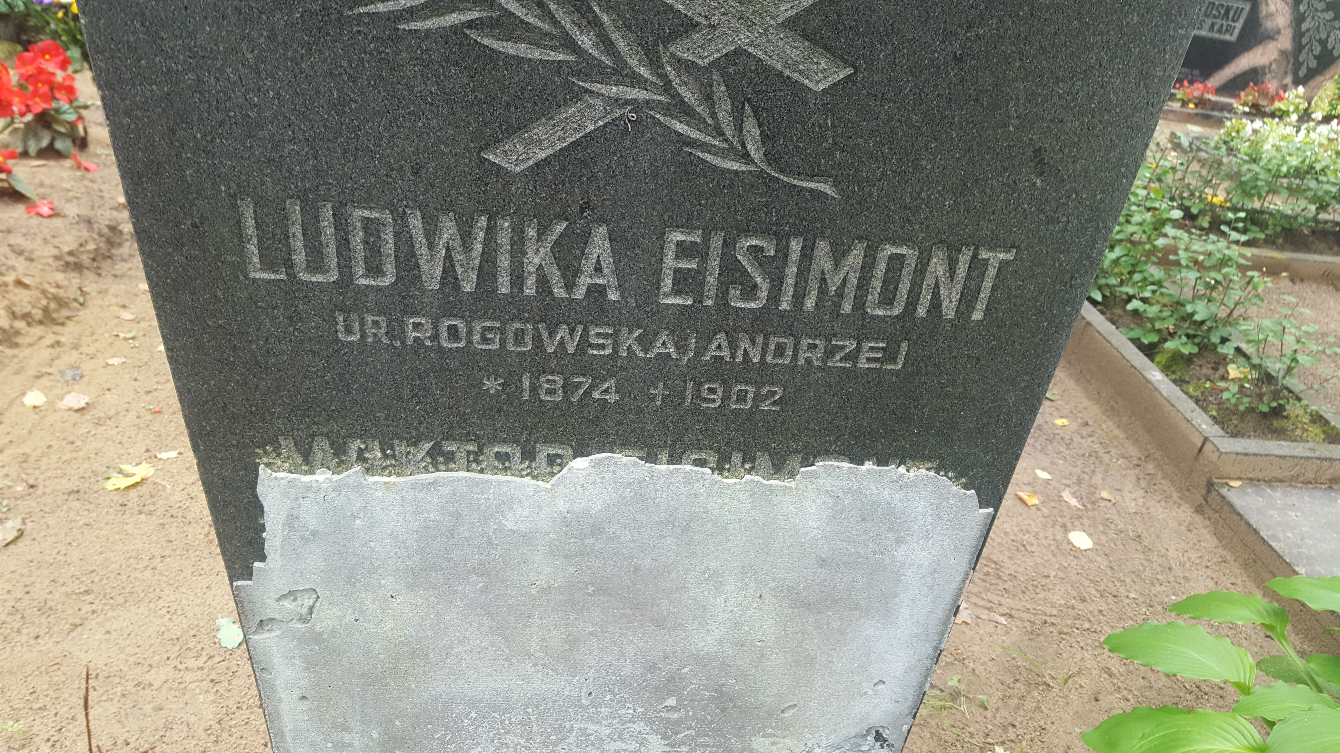 Inscription from the tombstone of Andrew, Ludwika, Victor Eisimont St Michael's cemetery in Riga, as of 2021.