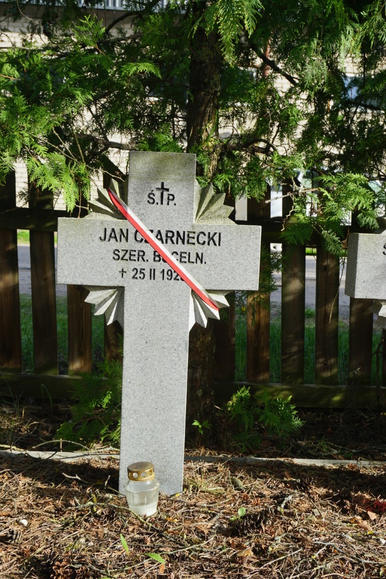 Jan Czarnecki, Quarters of Polish Army soldiers killed between 1919 and 1920 and police officers who died in 1923.