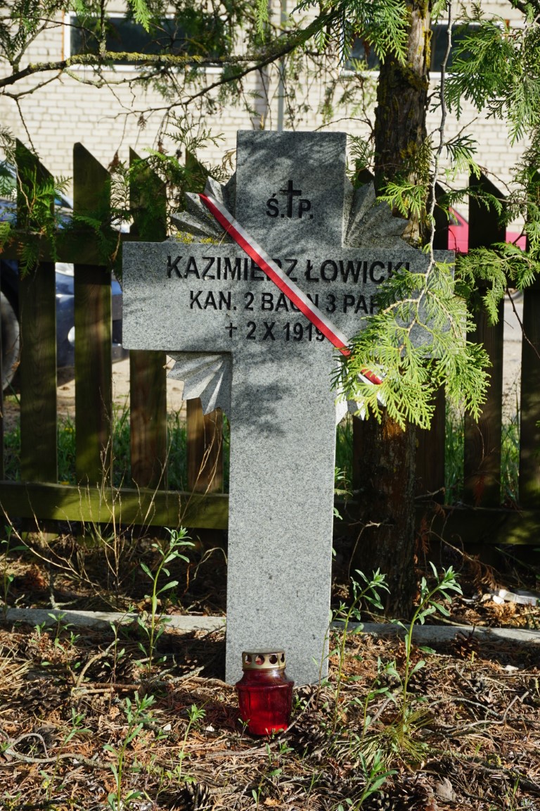 Kazimierz Łowicki, Quarters of Polish Army soldiers killed in 1919-1920 and police officers who died in 1923.