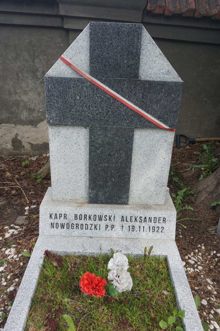 Aleksander Borkowski, Quarters of Polish Army soldiers killed in 1920-1922 and members of the Vilnius Self-Defence, killed in 1919, buried at the Nowa Rossa cemetery