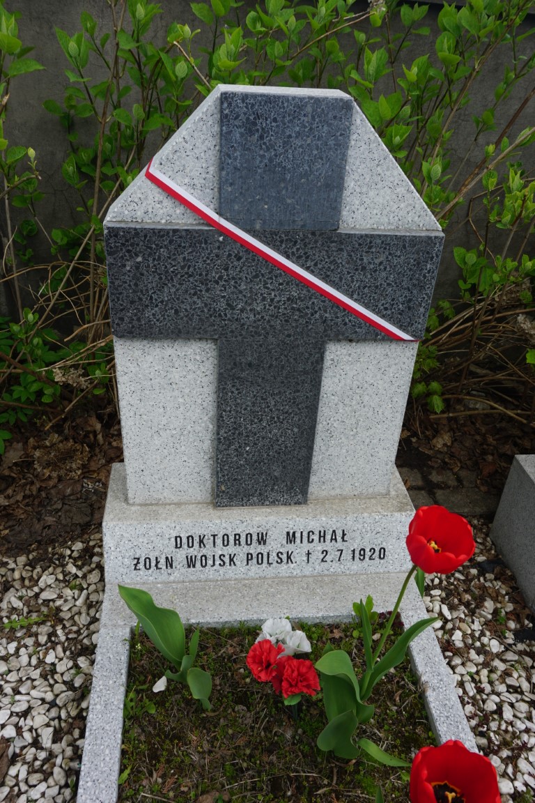 Michal Doktorow, Quarters of Polish Army soldiers killed in 1920-1922 and members of the Vilnius Self-Defence, killed in 1919, buried at the Nowa Rossa Cemetery