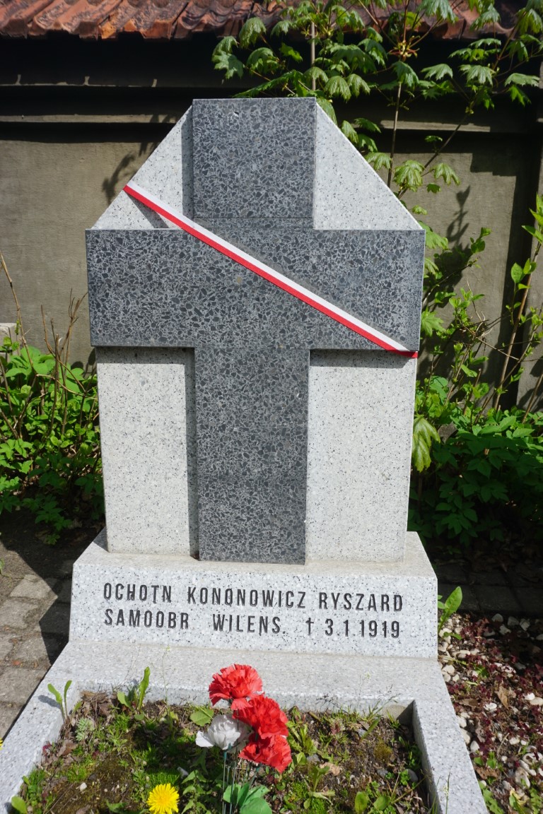 Michał Kononowicz, Quarters of Polish Army soldiers killed in 1920-1922 and members of the Vilnius Self-Defence, killed in 1919, buried at the Nowa Rossa cemetery