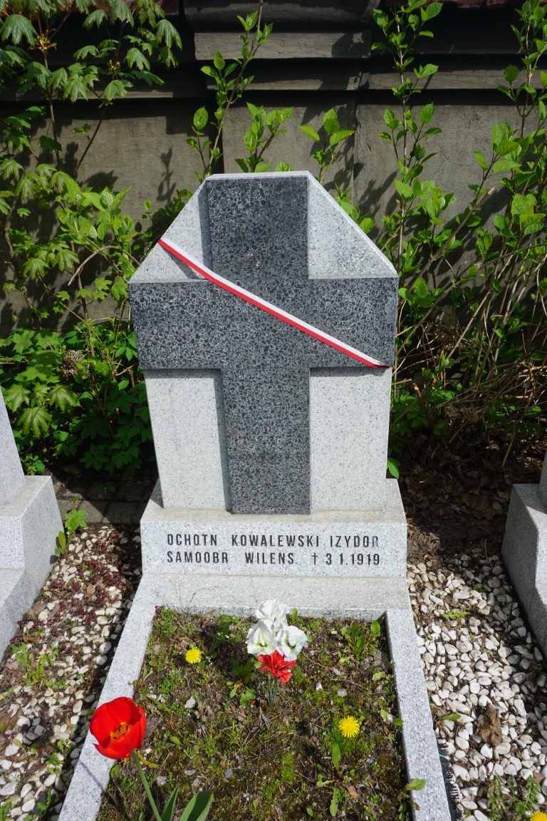 Izydor Kowalewski, Quarters of Polish Army soldiers killed in 1920-1922 and members of the Vilnius Self-Defence, killed in 1919, buried at the Nowa Rossa cemetery