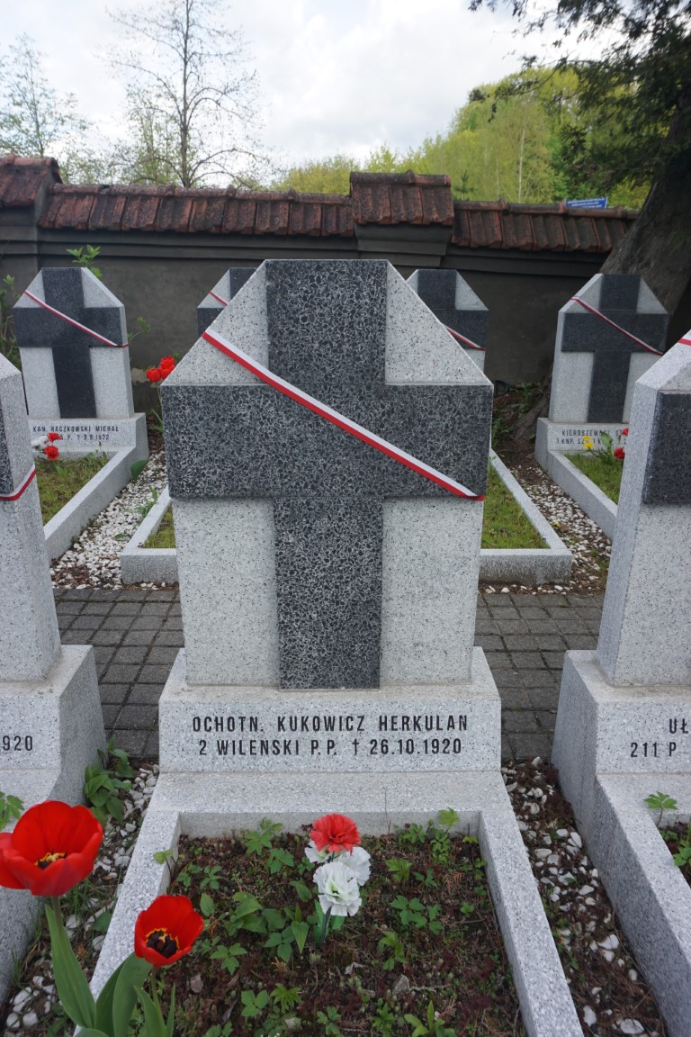 Herkulan Kukowicz, Quarters of Polish Army soldiers killed in 1920-1922 and members of the Vilnius Self-Defence, killed in 1919, buried at the Nowa Rossa Cemetery