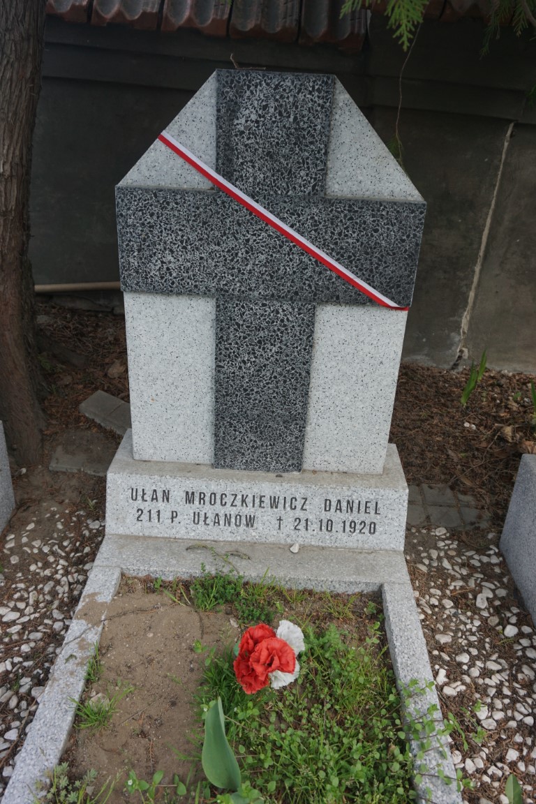 Daniel Mroczkiewicz, Quarters of Polish Army soldiers killed in 1920-1922 and members of the Vilnius Self-Defence, killed in 1919, buried at the Nowa Rossa cemetery