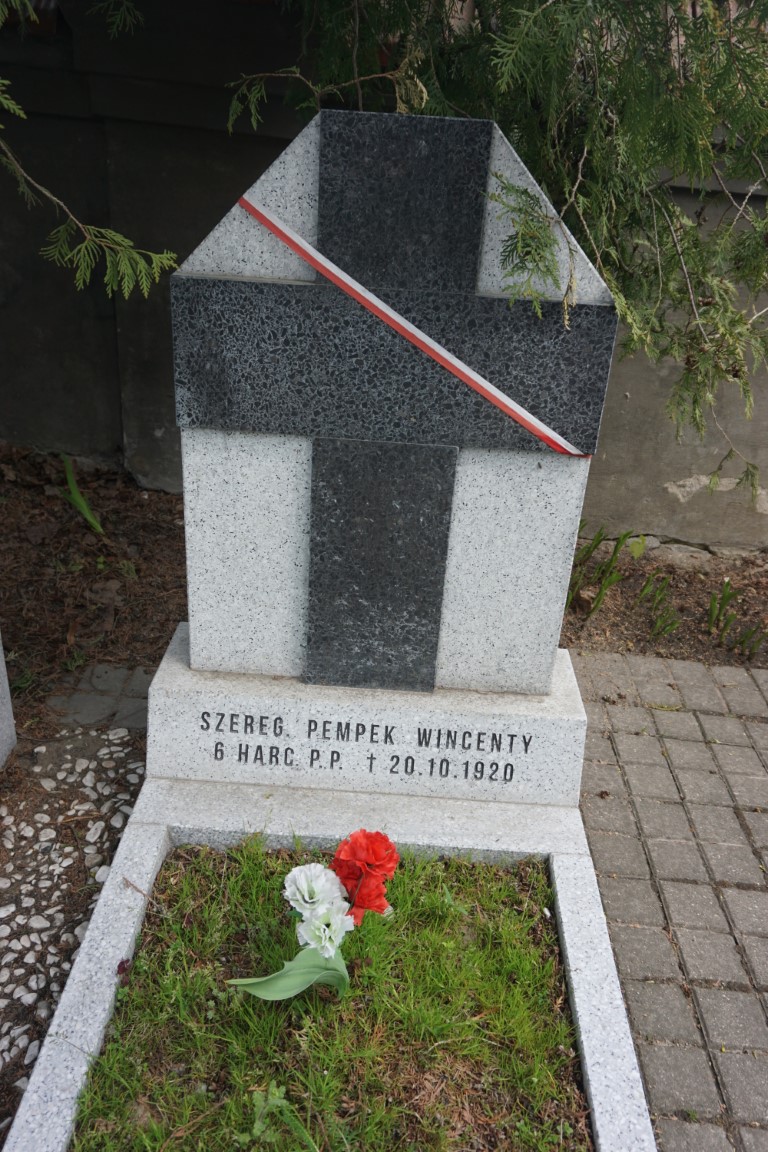Wincenty Pempek, Quarters of Polish Army soldiers killed in 1920-1922 and members of the Vilnius Self-Defence, killed in 1919, buried at the Nowa Rossa cemetery