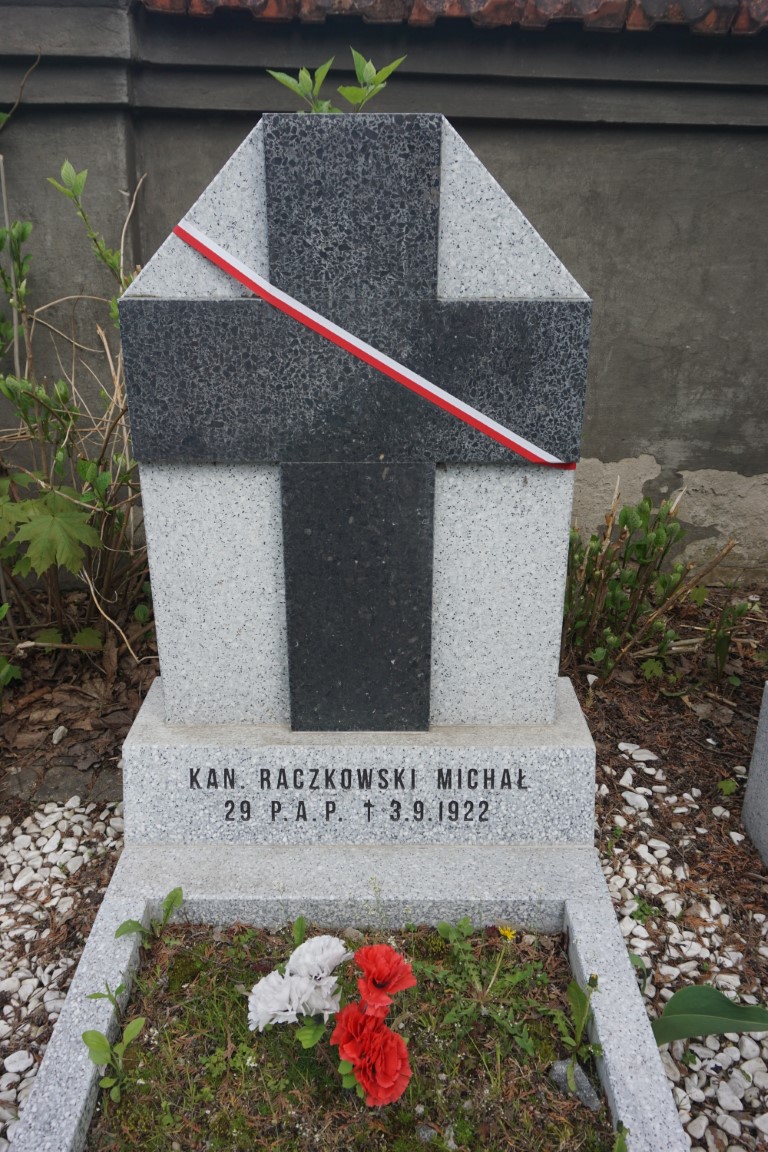 Michał Raczkowski, Quarters of Polish Army soldiers killed in 1920-1922 and members of the Vilnius Self-Defence, killed in 1919, buried at the Nowa Rossa cemetery