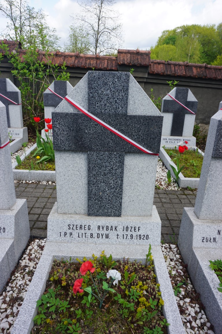 Józef Rybak, Quarters of Polish Army soldiers killed in 1920-1922 and members of the Vilnius Self-Defence, killed in 1919, buried at the Nowa Rossa cemetery