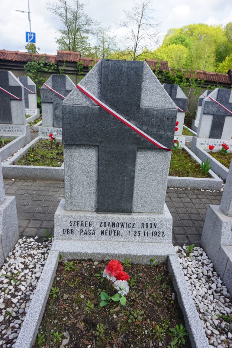 Bronisław Zdanowicz, Quarters of Polish Army soldiers killed in 1920-1922 and members of the Vilnius Self-Defence, killed in 1919, buried at the Nowa Rossa Cemetery